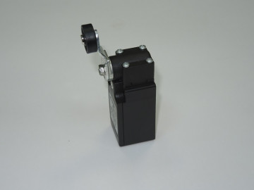 Концевой выключатель (микро выключатель) для Итальянского автоподъемника OMA